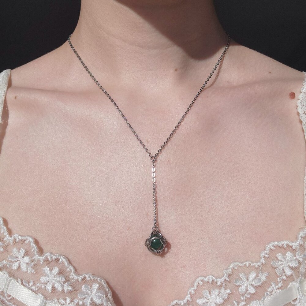 Green aventurine pearl drop on a antique style silver rosary necklace - Picture 9 of 10
